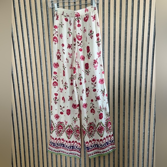 Zara- Floral Print Wide Leg Pants- XS
100 % Viscose! - Picture 7 of 10
